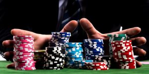 Cách chơi poker chi tiết, áp dụng qua 4 vòng chơi